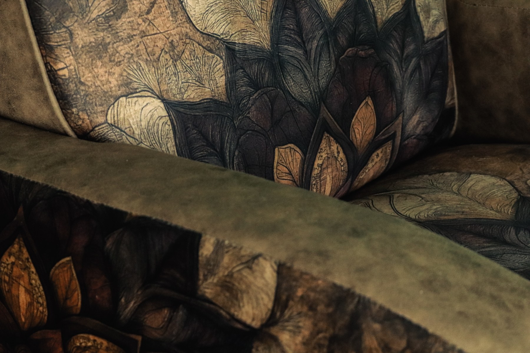 Detalhe do acabamento artístico da poltrona